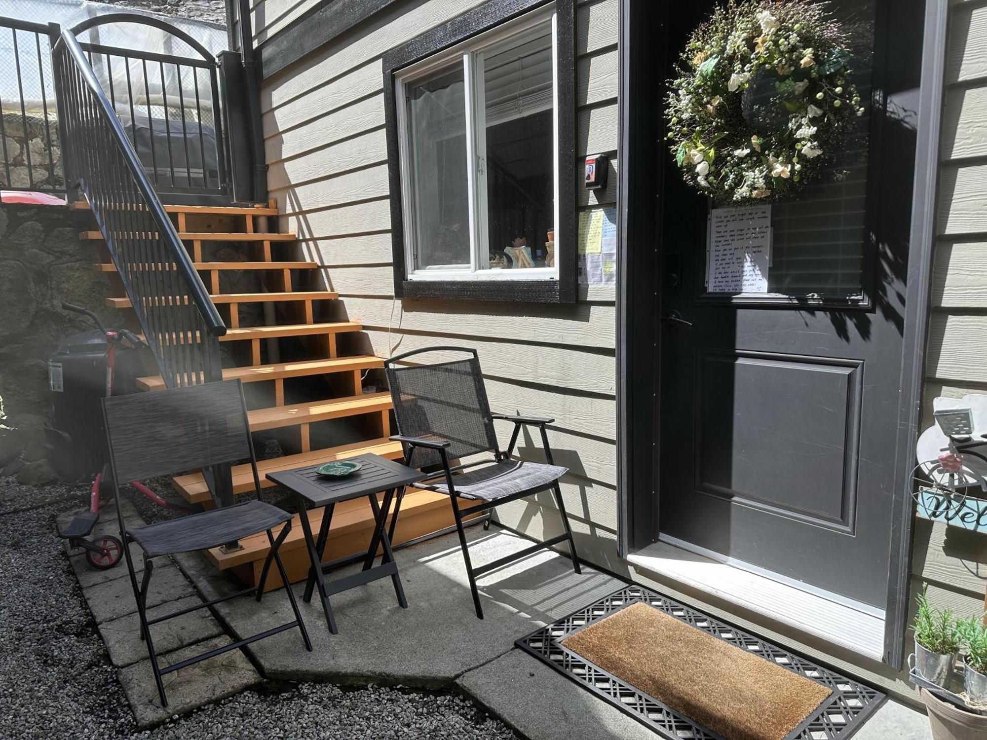 Separate Entry Sweet Home Victoria Buitenkant foto
